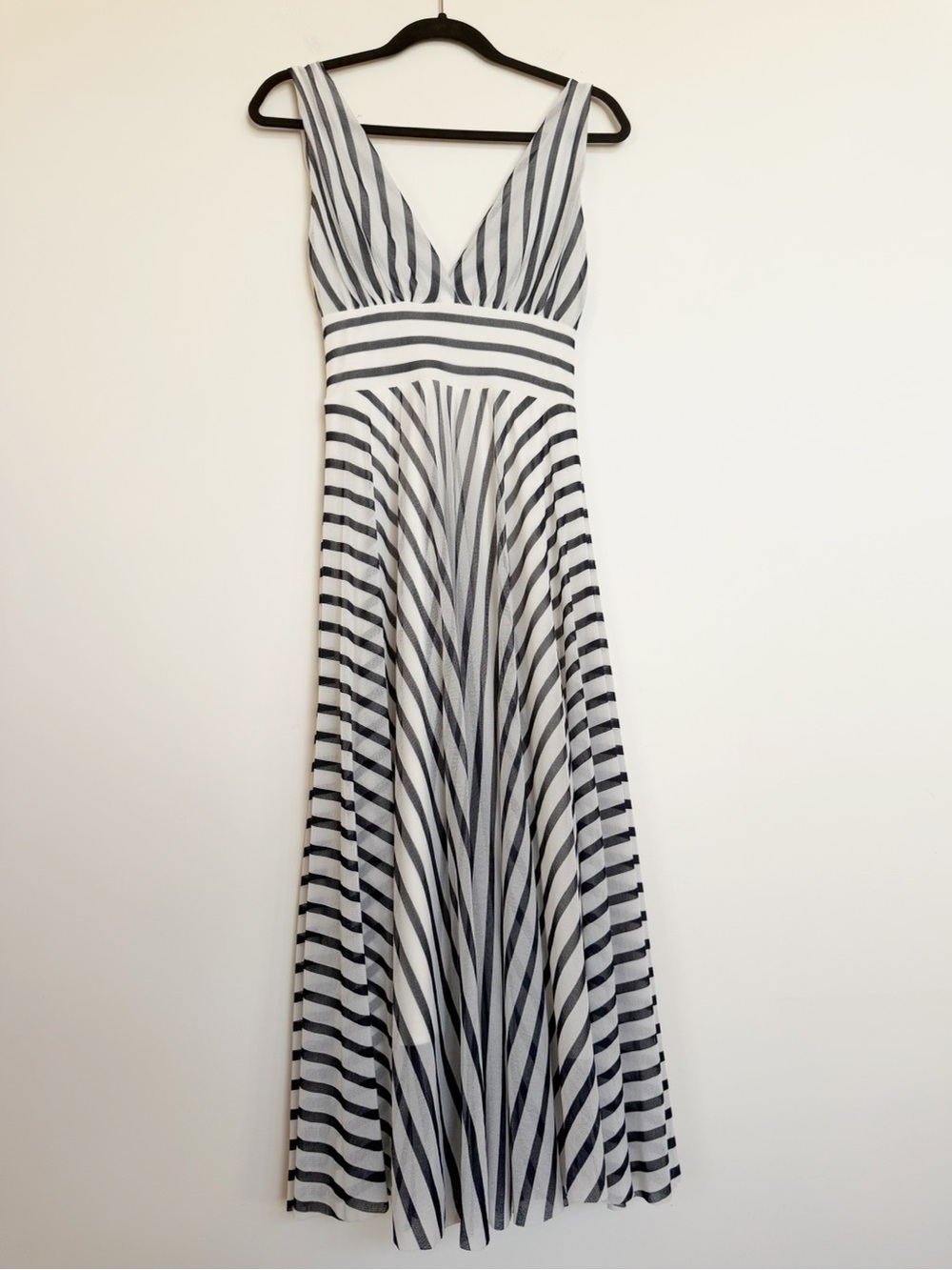 Fuzzi Striped Hollywood V Neck Midi Dress Navy and White Size Small